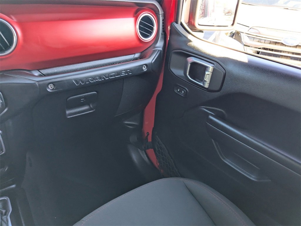 Used 2018 Jeep Wrangler Unlimited Rubicon w/ LED Lighting Group image 16