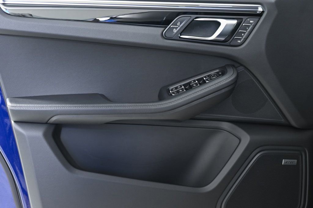 Certified 2026 Porsche Macan AWD/4WD image 6