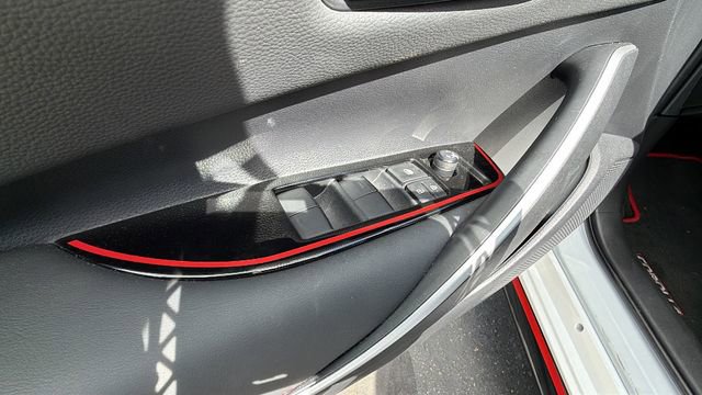 Used 2023 Toyota Corolla SE w/ SE Package image 20