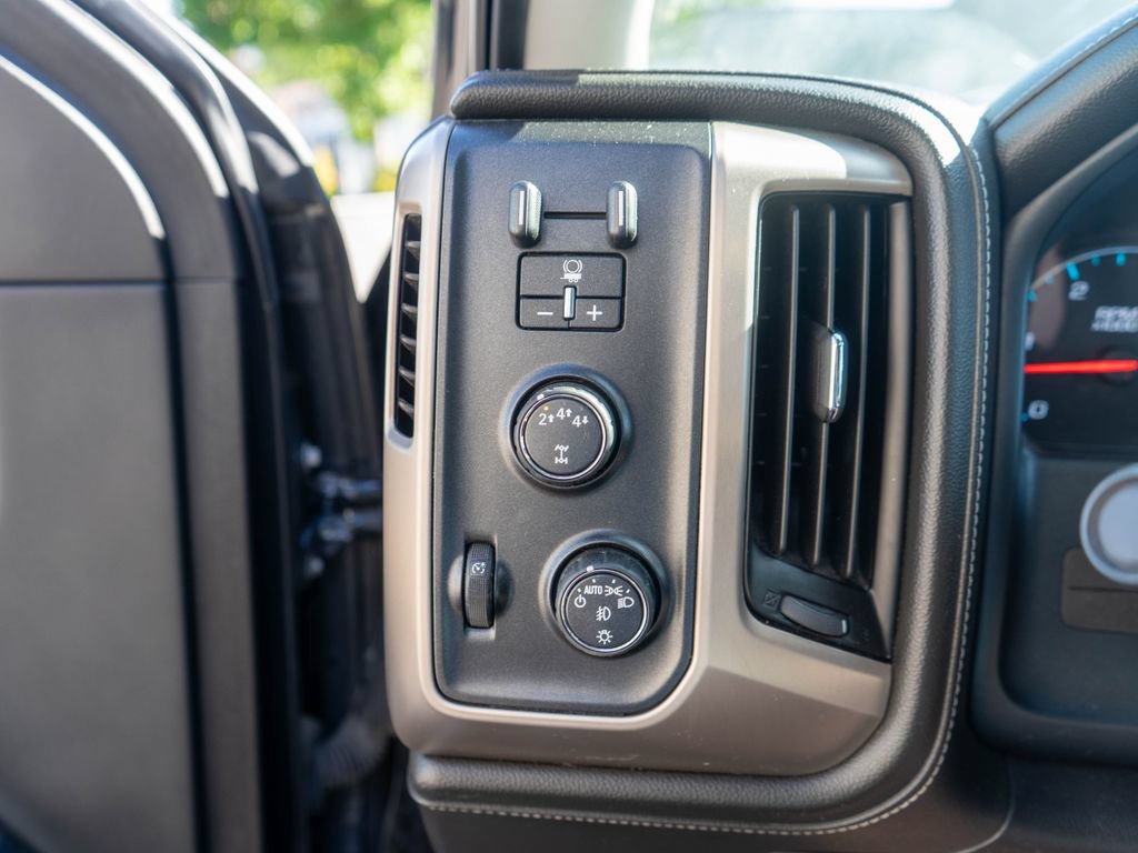 Used 2018 GMC Sierra 2500 Denali AWD/4WD image 25