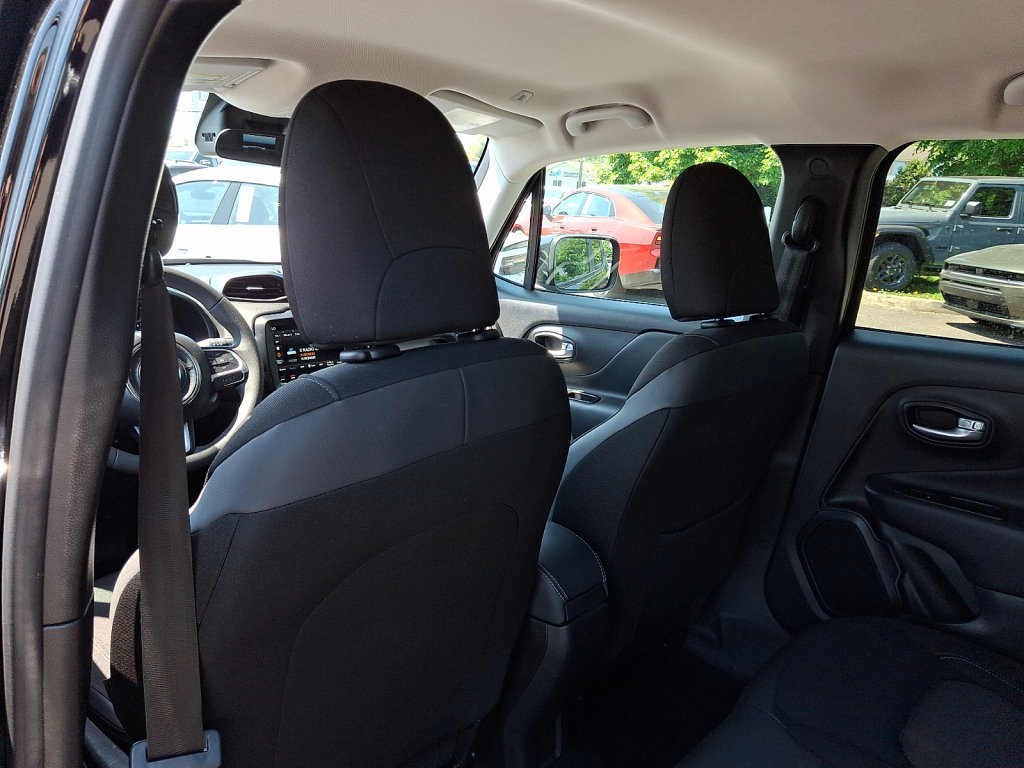 Certified 2023 Jeep Renegade Latitude AWD/4WD image 21