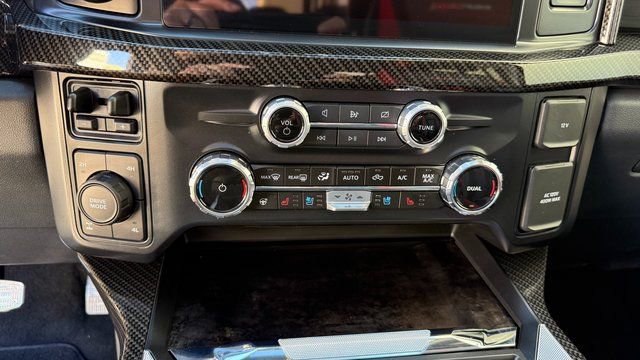 Used 2024 Ford F250 Lariat w/ Lariat Ultimate Package image 43
