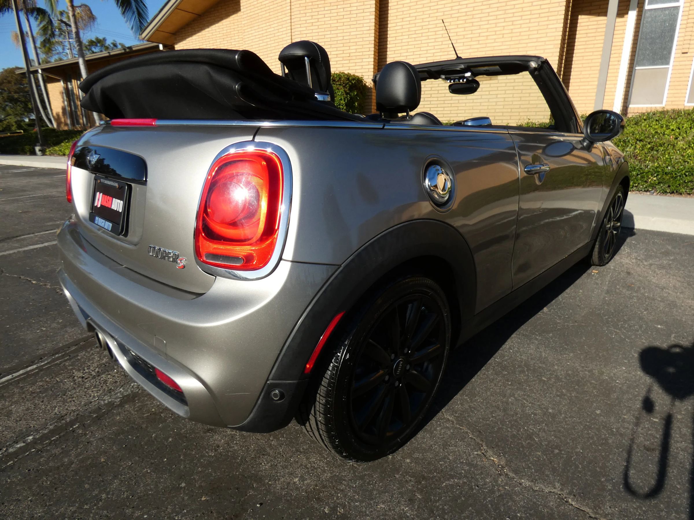 Used 2018 MINI Cooper S w/ Premium Package image 8