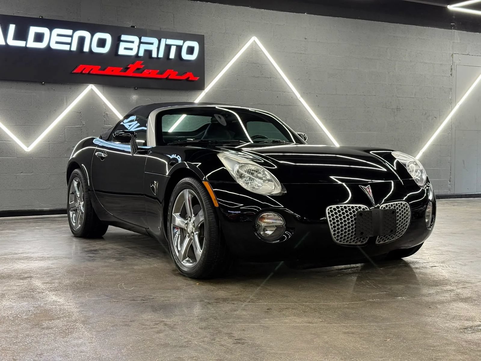 Used 2006 Pontiac Solstice Convertible w/ Premium Package RWD image 16