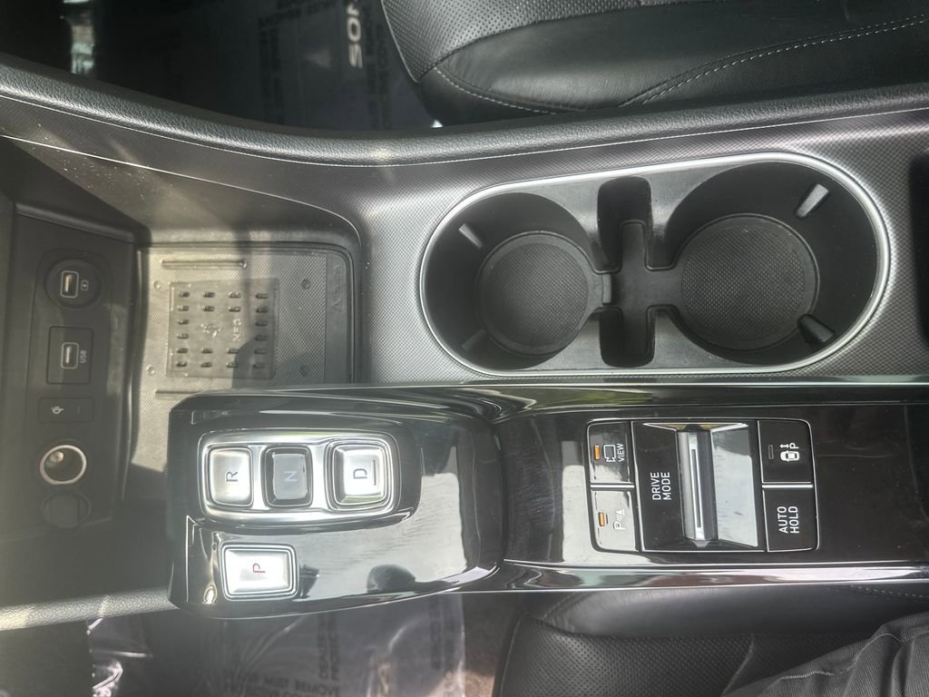 Used 2021 Hyundai Sonata Limited w/ Preferred Accessory Package FWD image 13