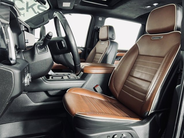 Used 2024 GMC Sierra 3500 Denali Ultimate image 9