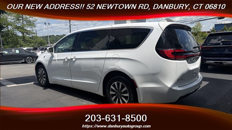Used 2022 Chrysler Pacifica Touring-L FWD image 3