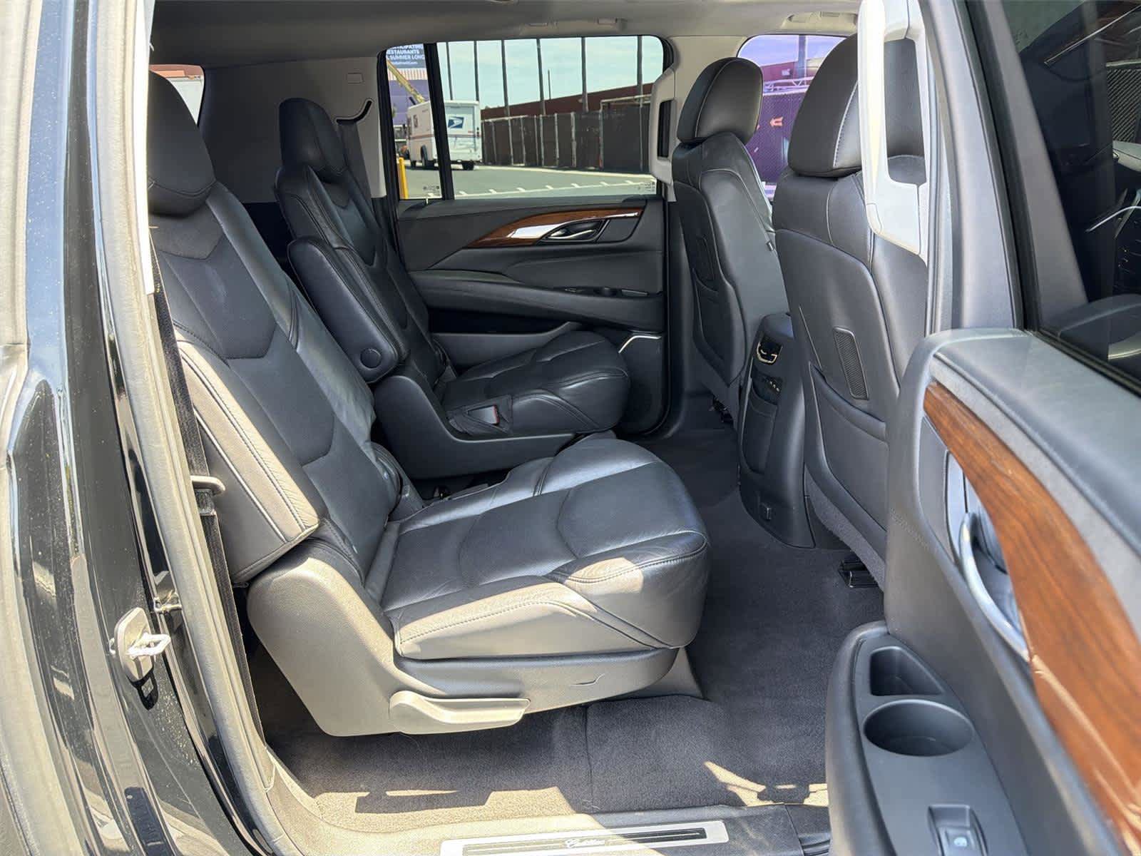 Used 2020 Cadillac Escalade ESV Luxury RWD image 14