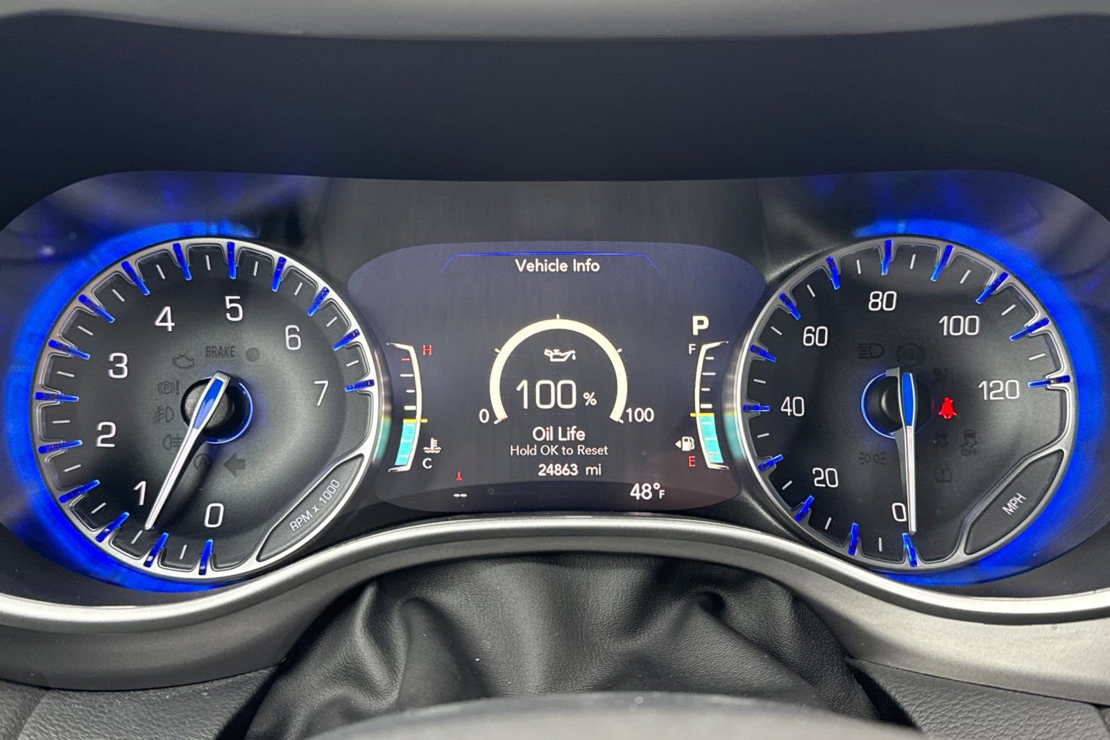 Used 2025 Chrysler Pacifica Select image 29