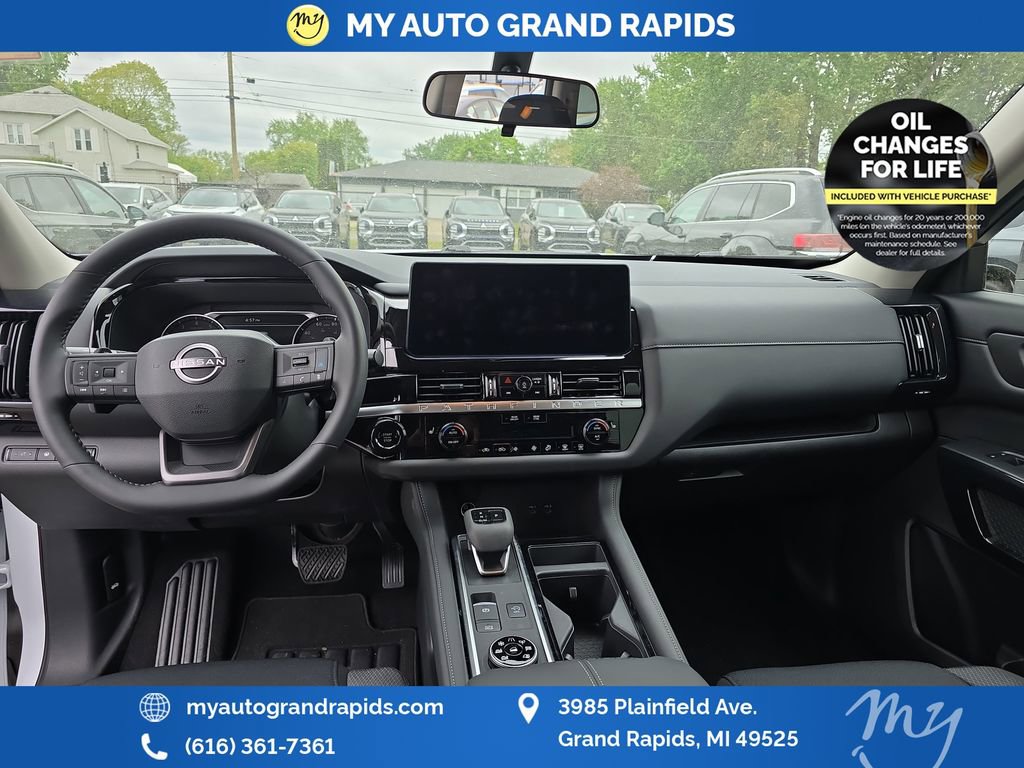 Used 2026 Nissan Pathfinder SV AWD/4WD image 12
