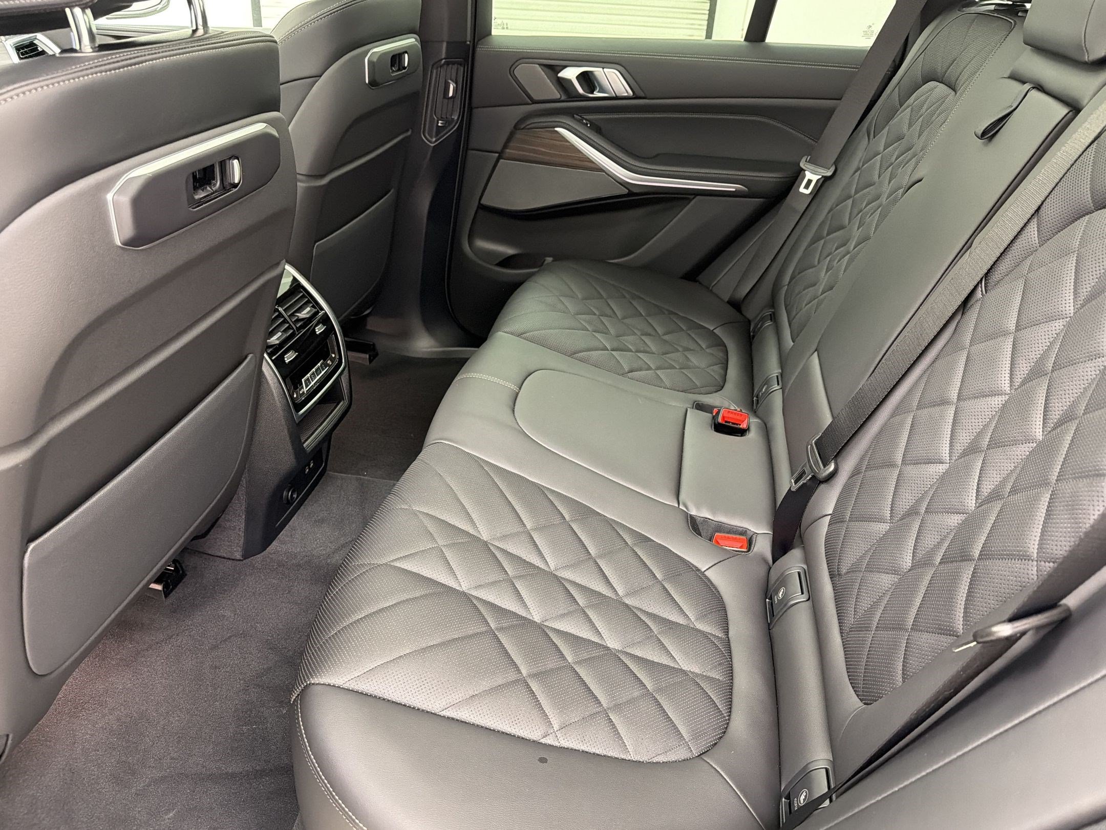 New 2026 BMW X5 xDrive40i w/ Climate Comfort Package AWD/4WD image 14