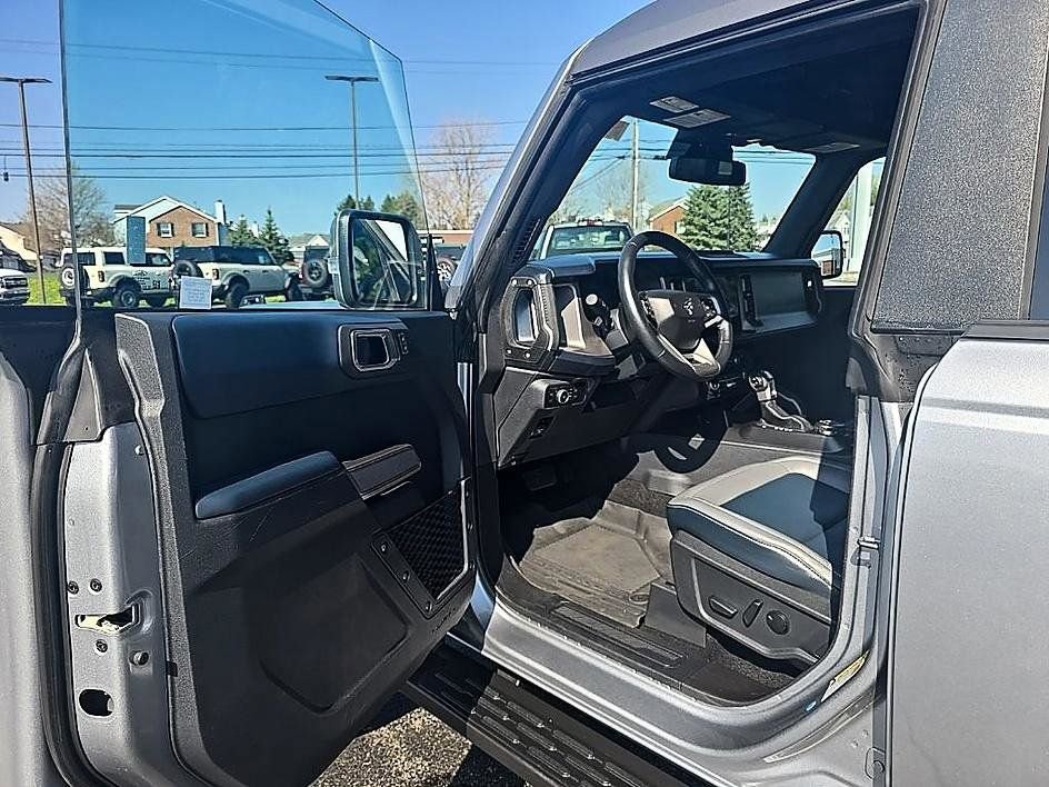 Used 2023 Ford Bronco Outer Banks w/ Sasquatch Package AWD/4WD image 13