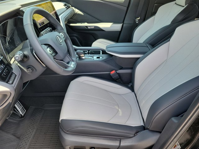 Used 2026 Lexus TX 500h AWD w/ Technology Package image 11