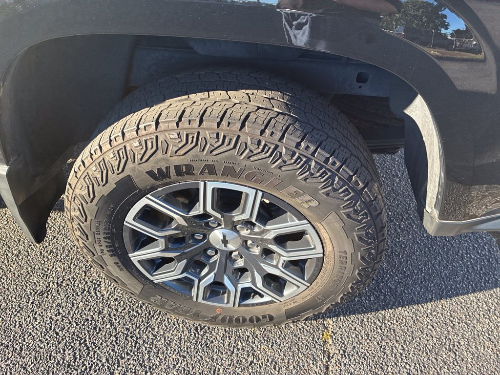 Used 2023 Chevrolet Colorado Z71 AWD/4WD image 12