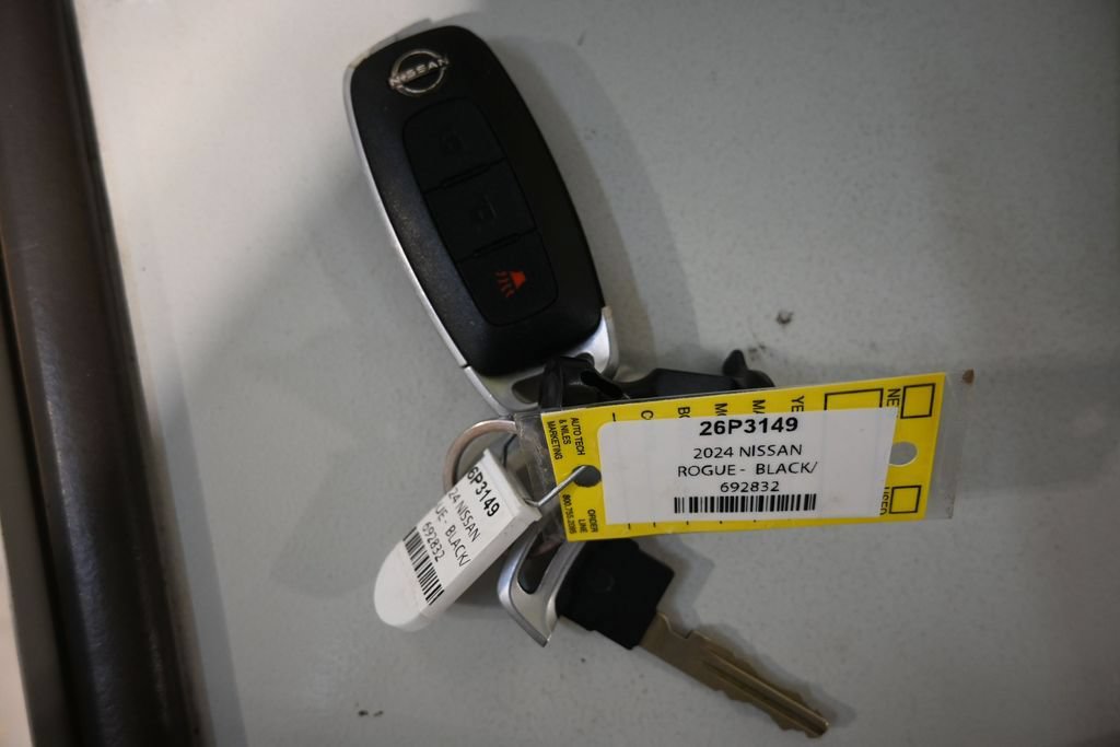 Used 2024 Nissan Rogue S AWD/4WD image 21