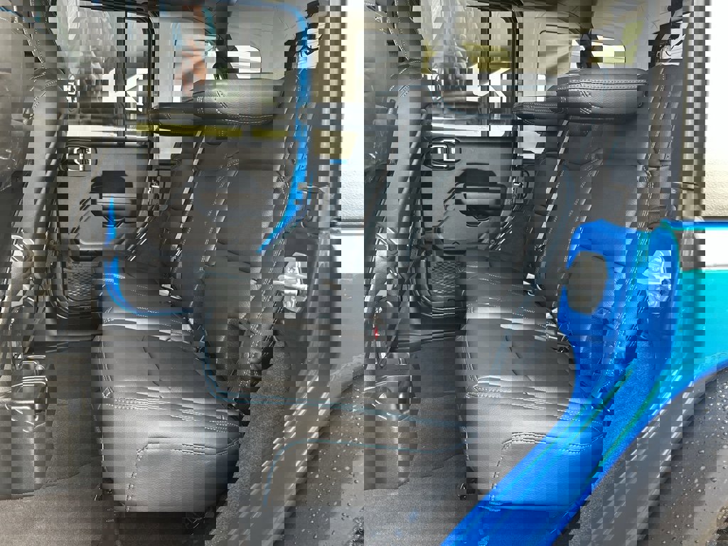 Used 2025 Jeep Wrangler Unlimited Rubicon image 14