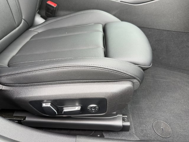Certified 2026 BMW 330i xDrive Sedan w/ Premium Package AWD/4WD image 18