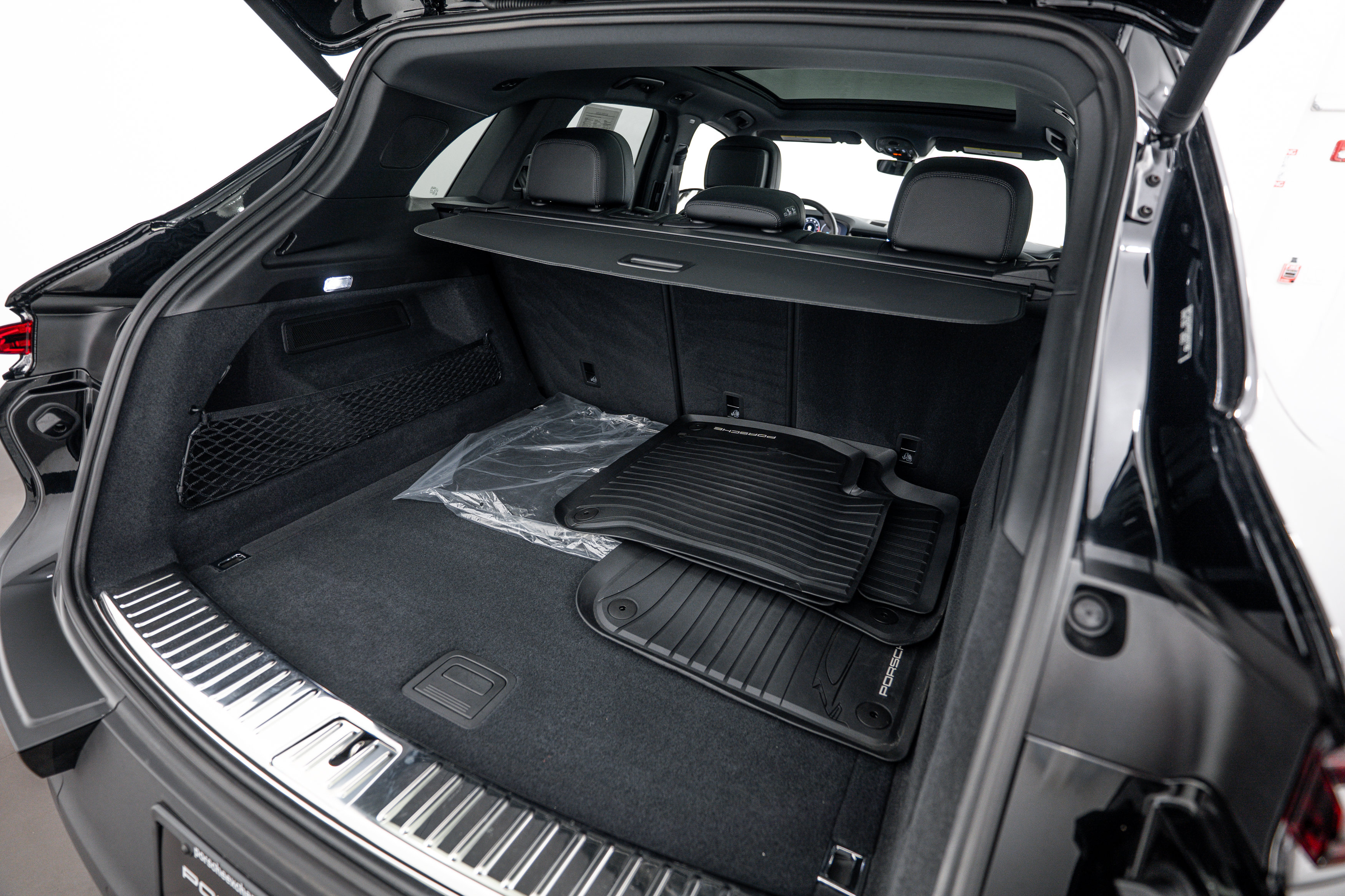 Certified 2026 Porsche Cayenne AWD/4WD image 26