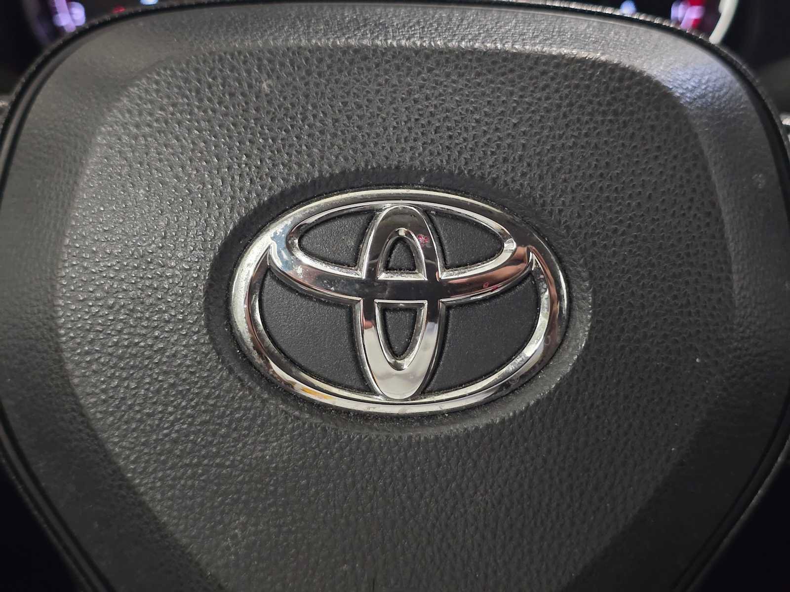 Used 2025 Toyota RAV4 XLE AWD/4WD image 22