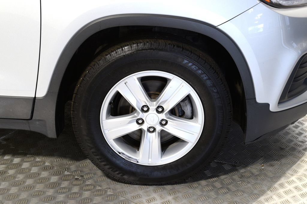 Used 2020 Chevrolet Trax LT FWD image 35