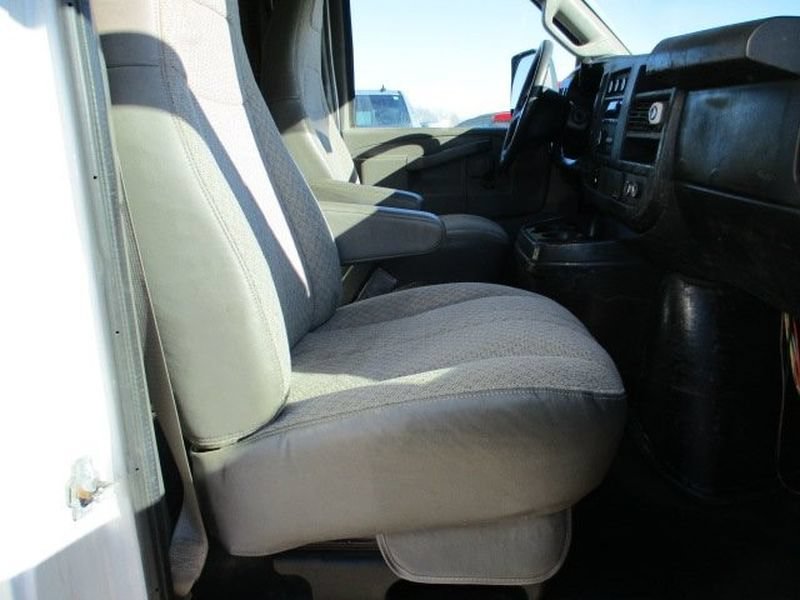 Used 2017 Chevrolet Express 4500 Extended RWD image 13