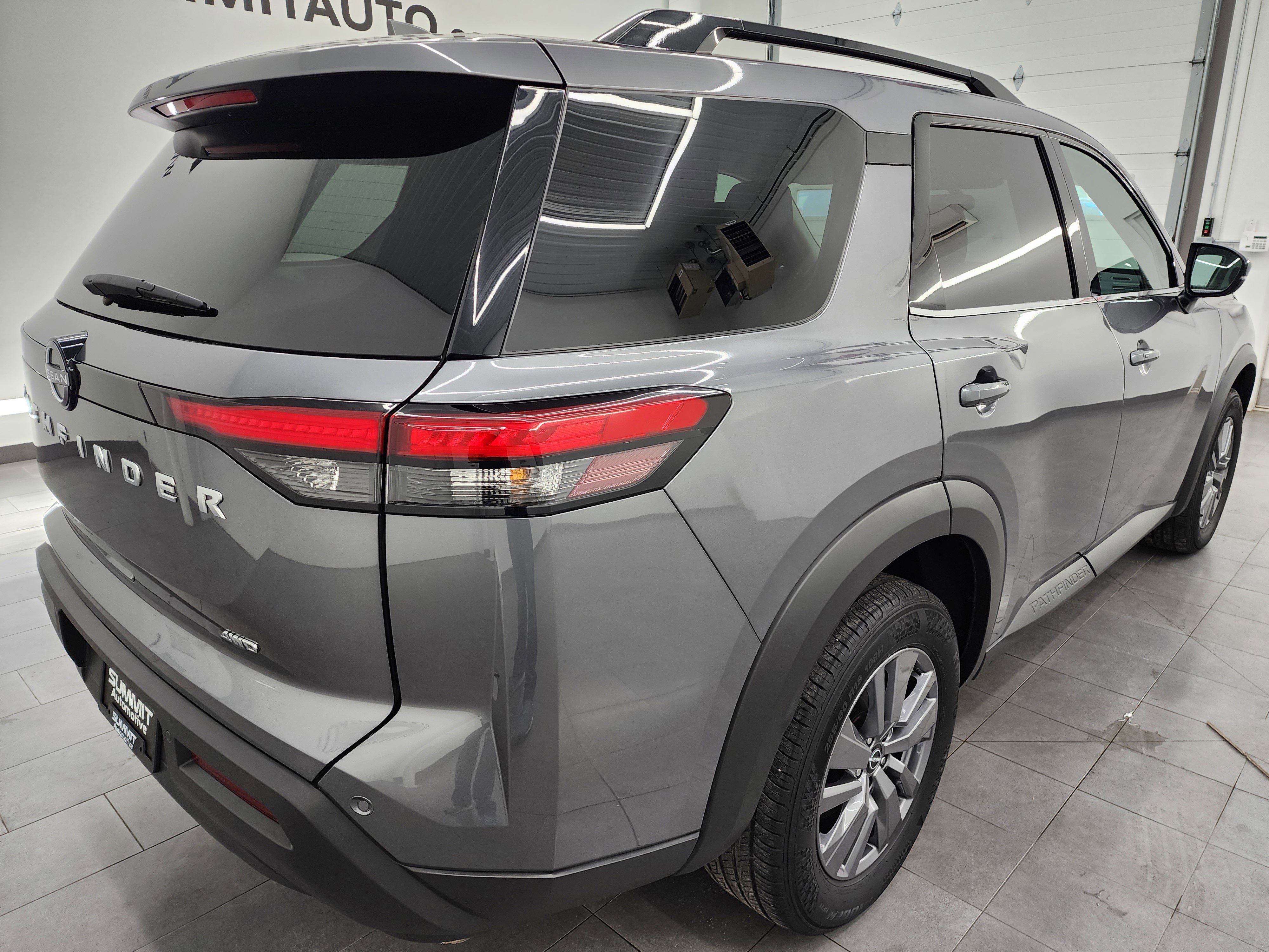 Used 2025 Nissan Pathfinder SV image 5