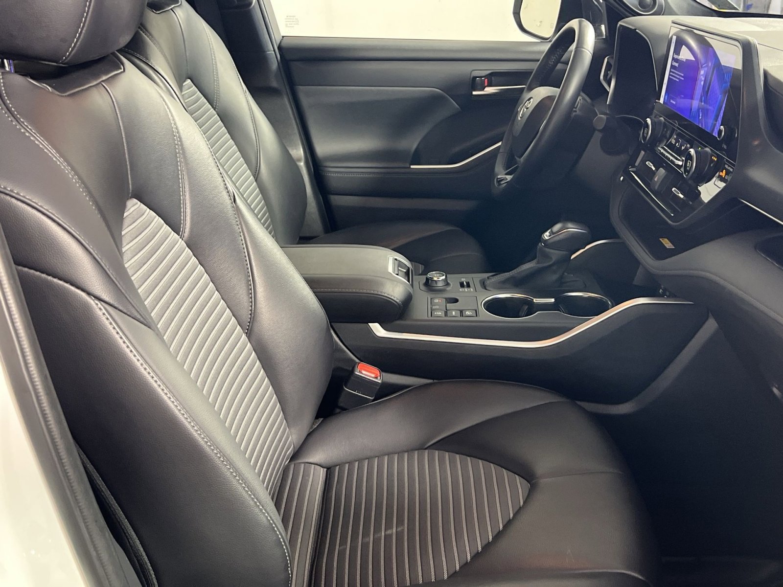 Used 2023 Toyota Highlander XSE image 29