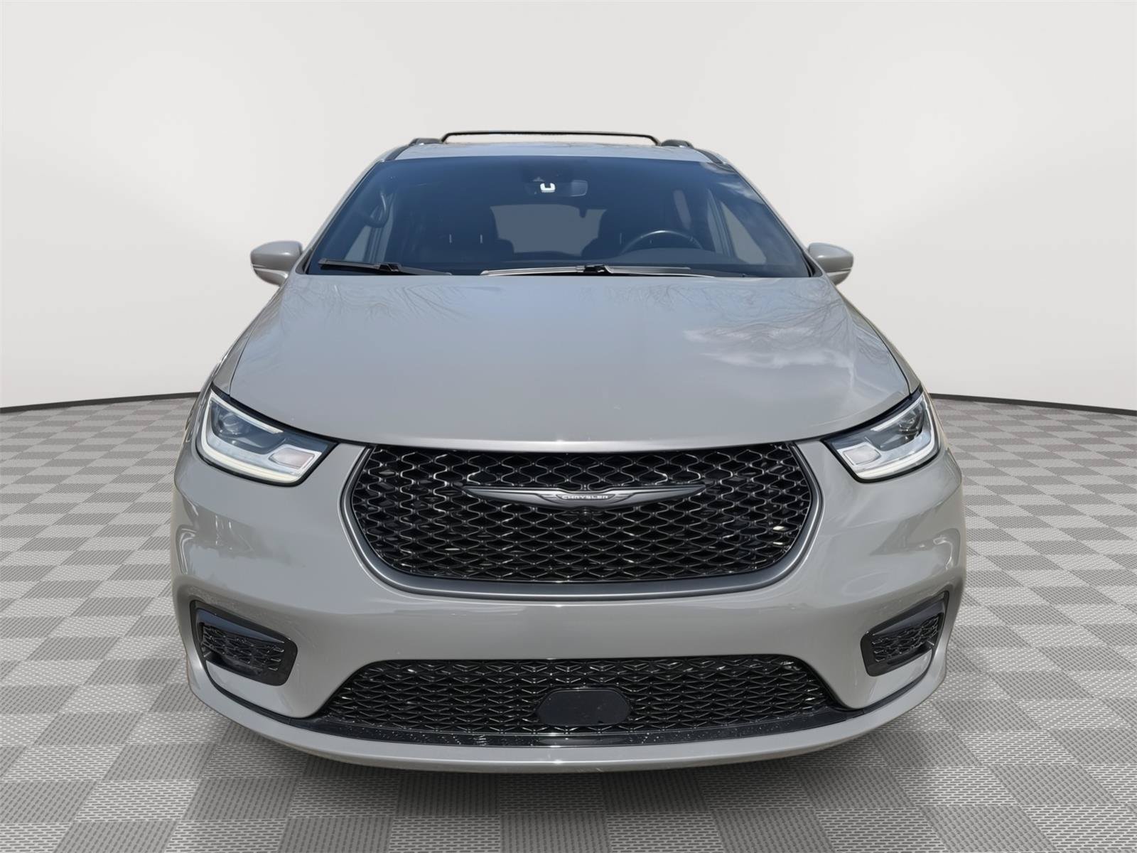 Used 2021 Chrysler Pacifica Touring-L w/ S Appearance Package AWD/4WD image 2