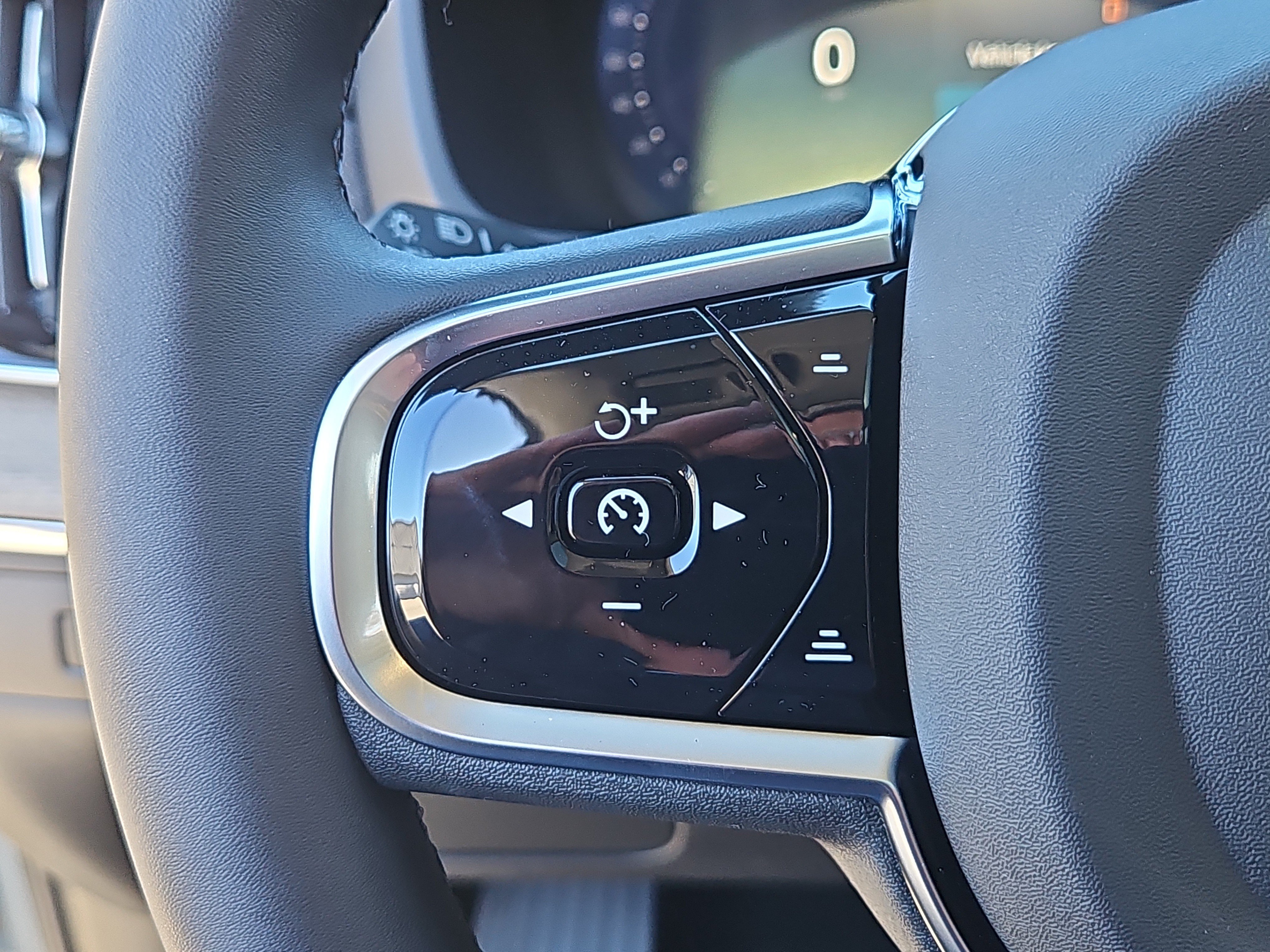 New 2027 Volvo XC90 B5 Plus AWD/4WD image 16