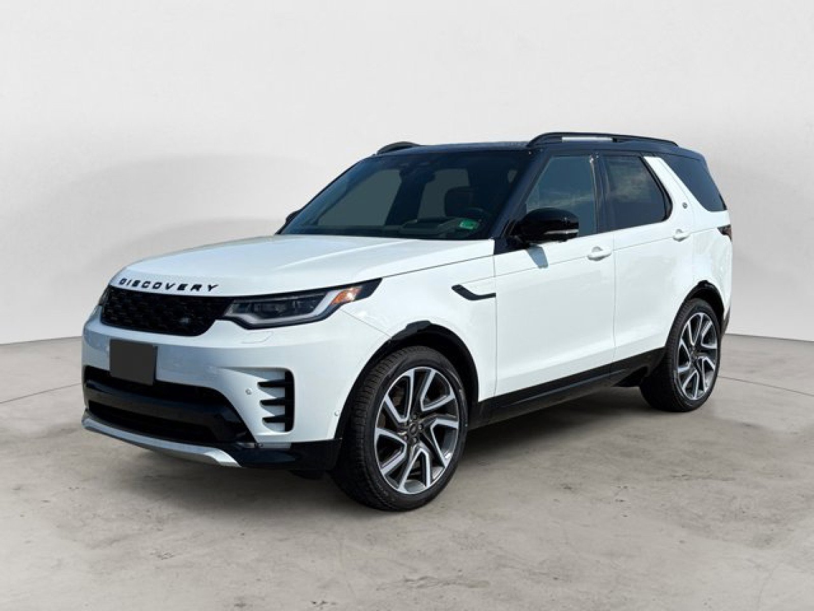 New 2025 Land Rover Discovery Dynamic SE image 1