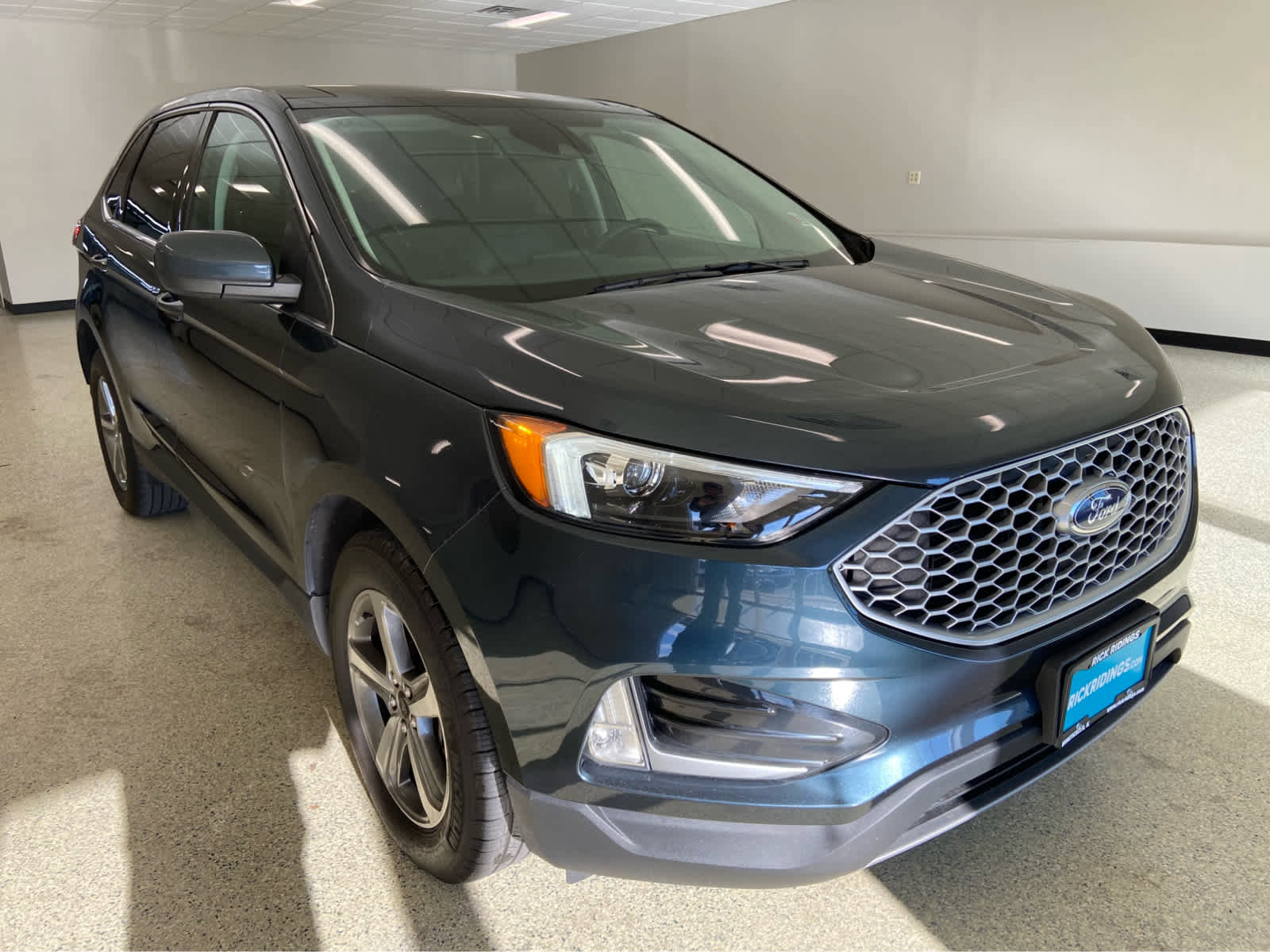 Used 2024 Ford Edge SEL w/ Convenience Package image 6