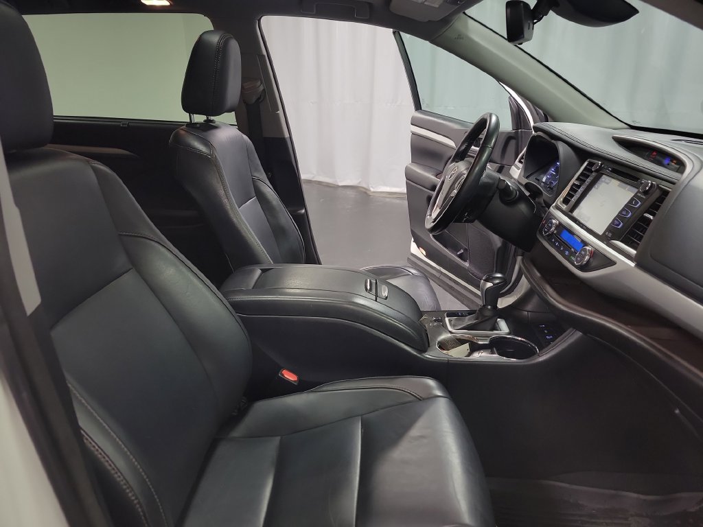 Used 2017 Toyota Highlander XLE AWD/4WD image 35