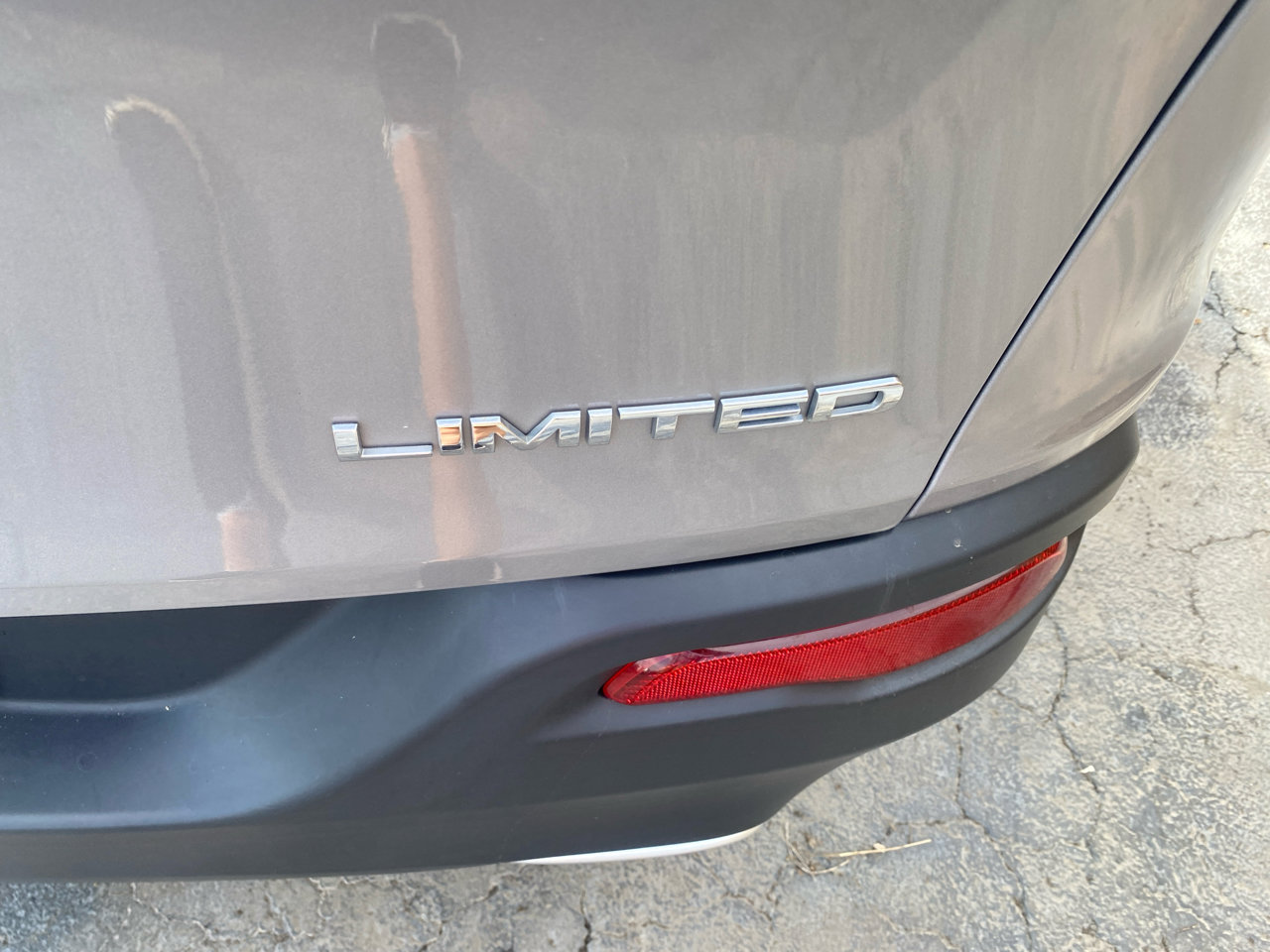 Used 2017 Jeep Cherokee Limited image 7