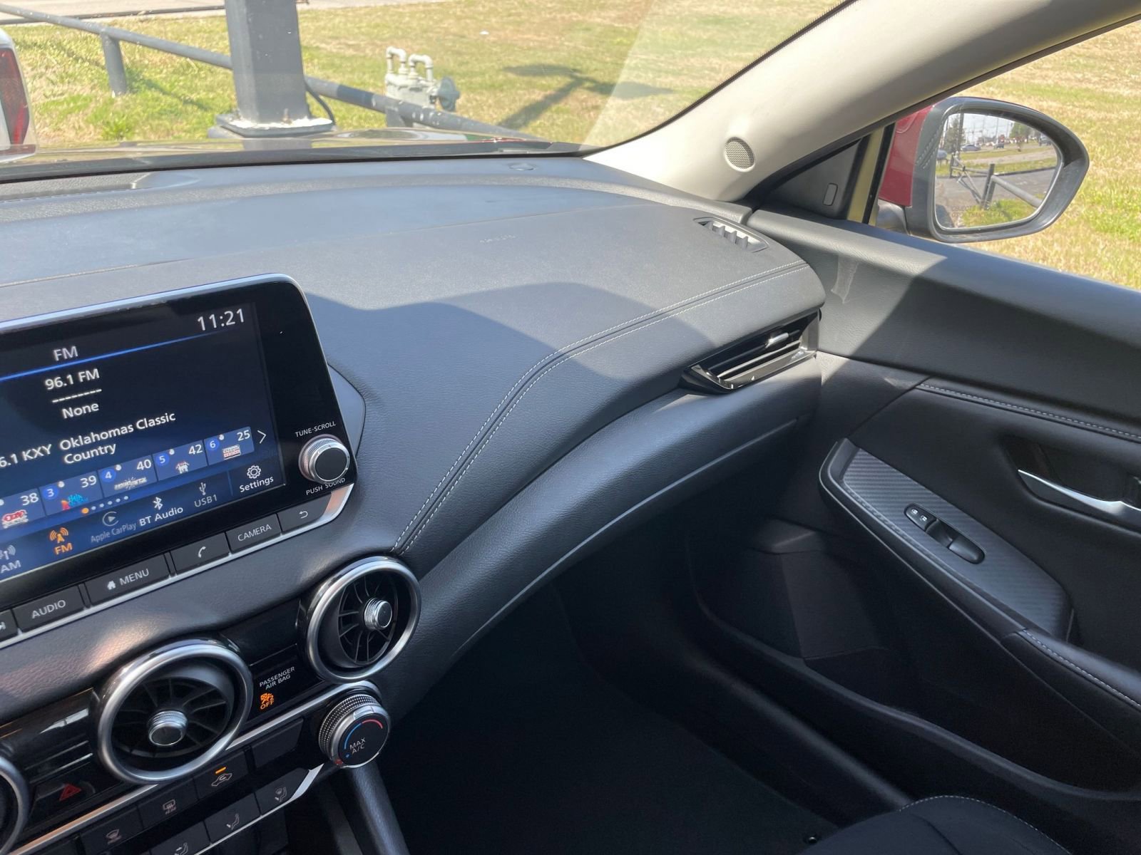 Used 2025 Nissan Sentra SV image 33