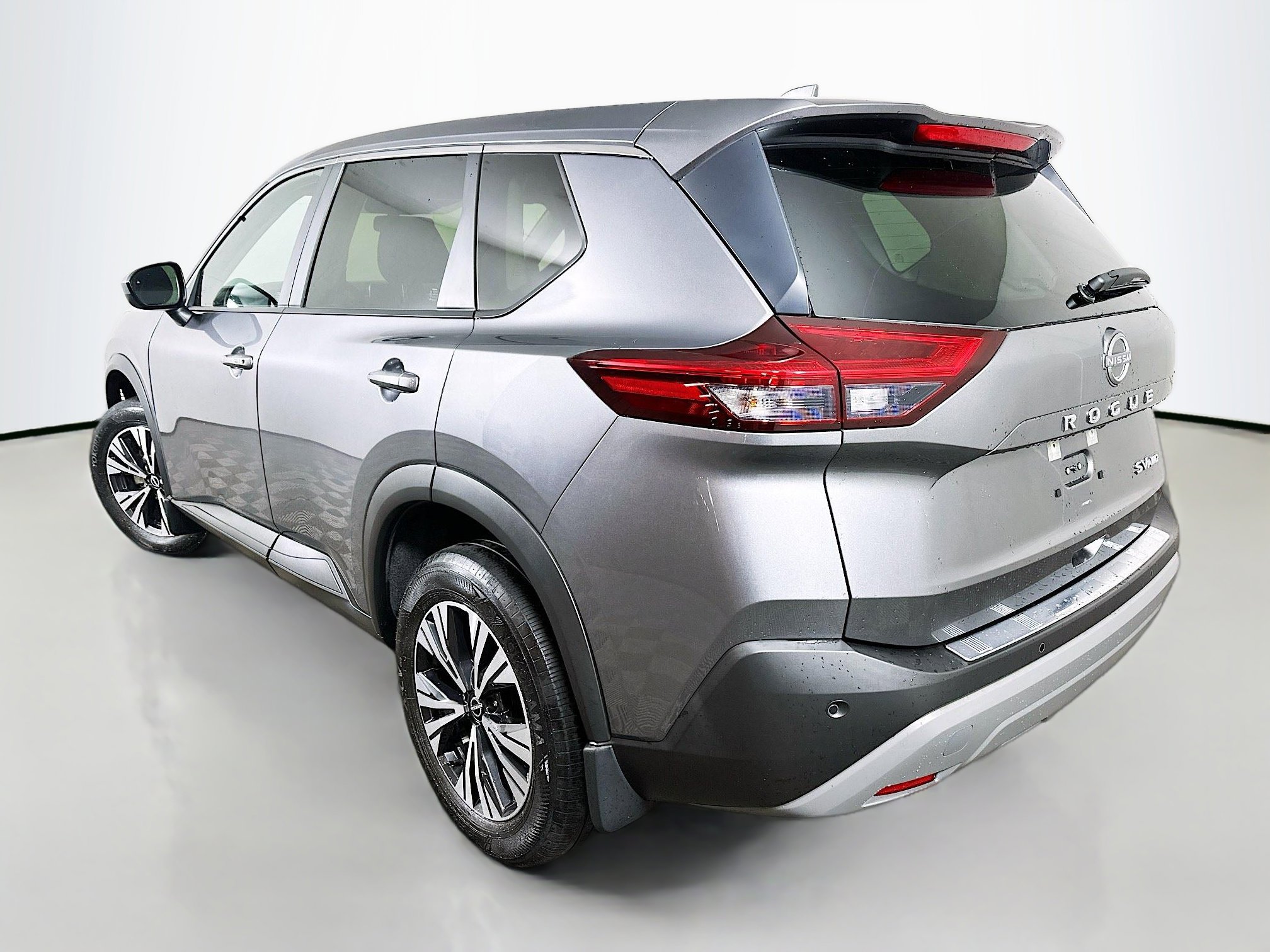 Used 2023 Nissan Rogue SV AWD/4WD image 5