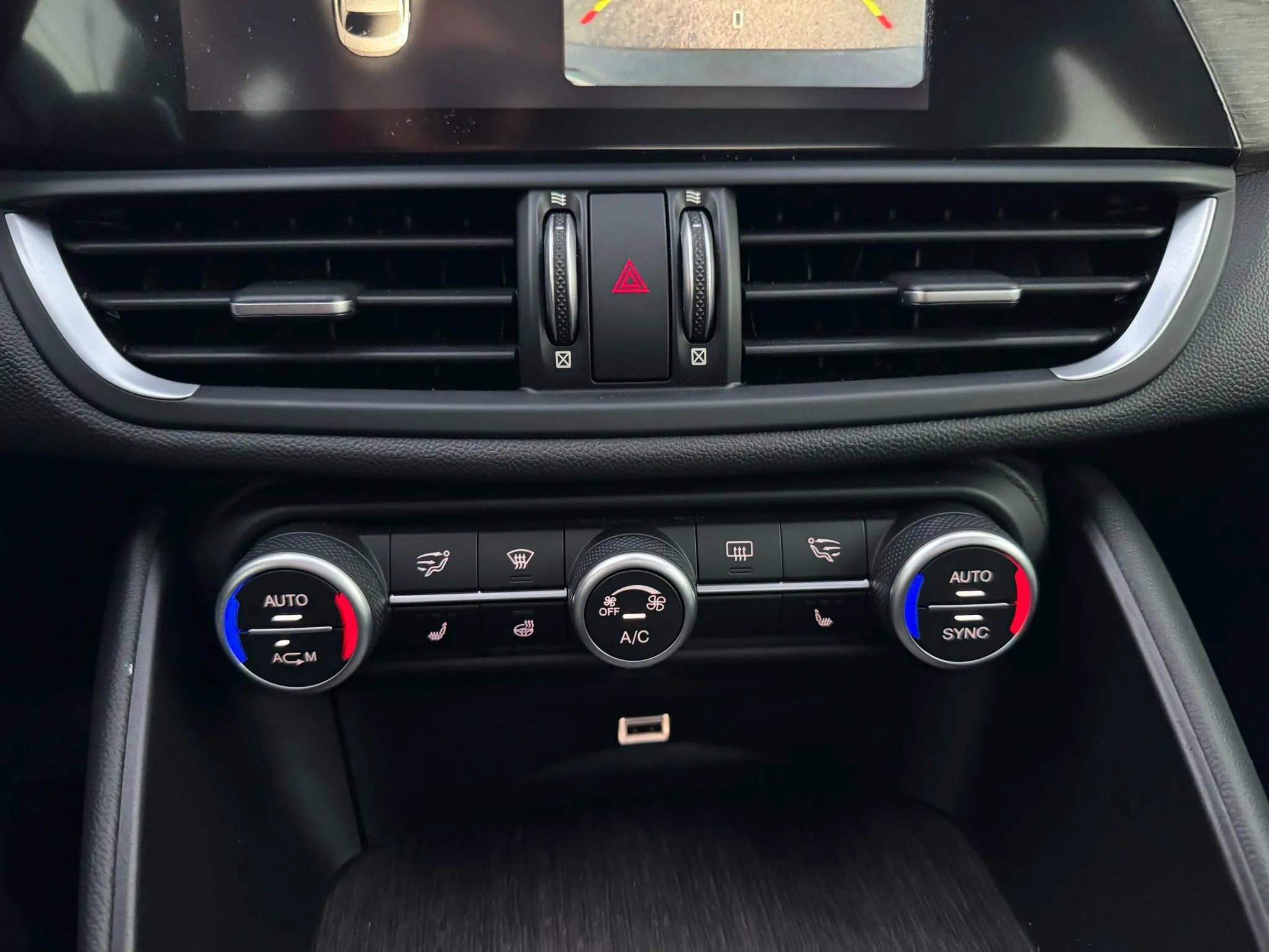 Used 2018 Alfa Romeo Giulia Ti image 39