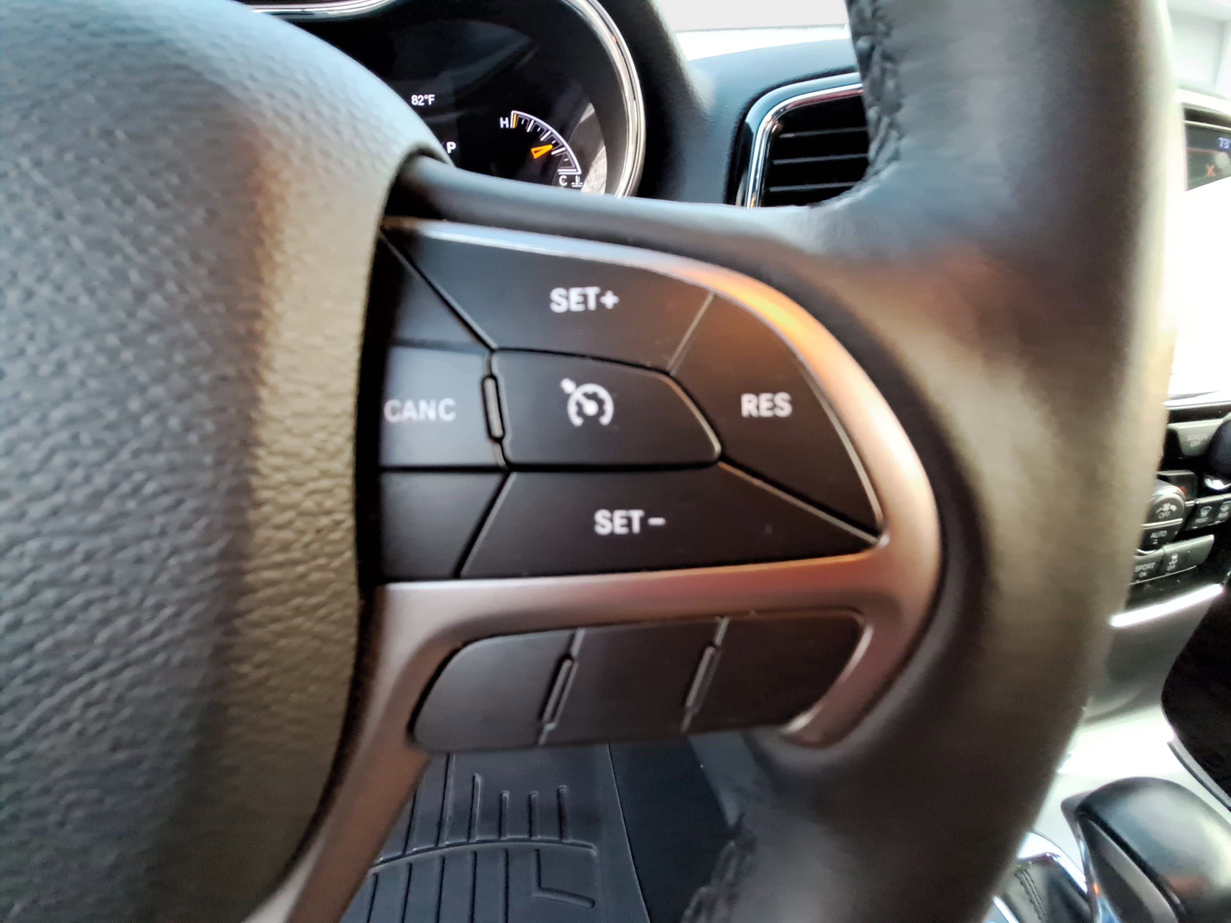 Used 2019 Jeep Grand Cherokee Altitude image 19