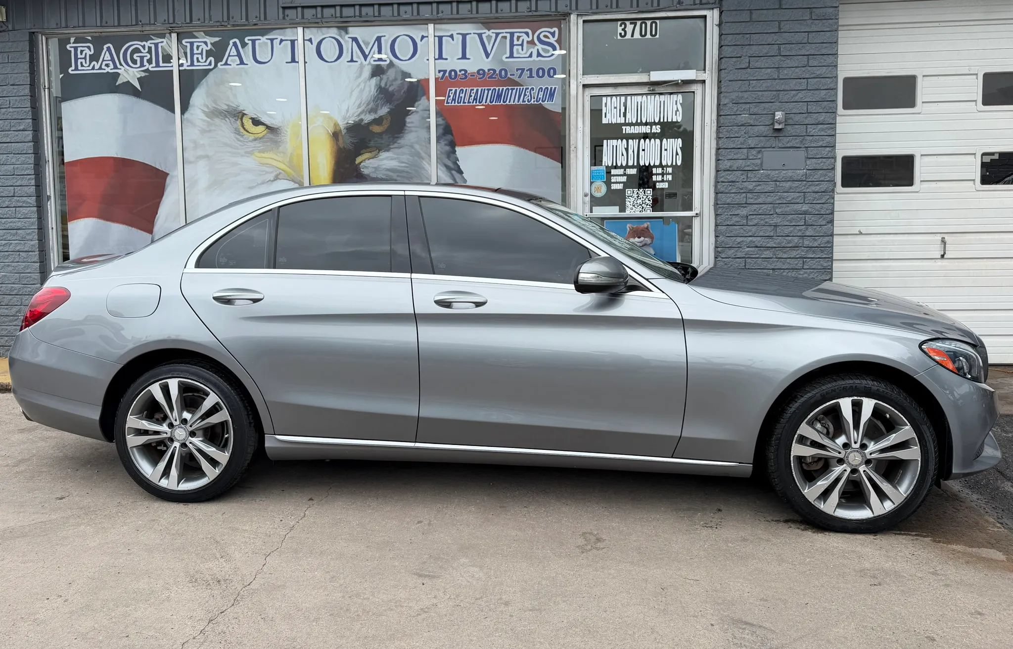 Used 2015 Mercedes-Benz C 300 4MATIC Sedan image 2