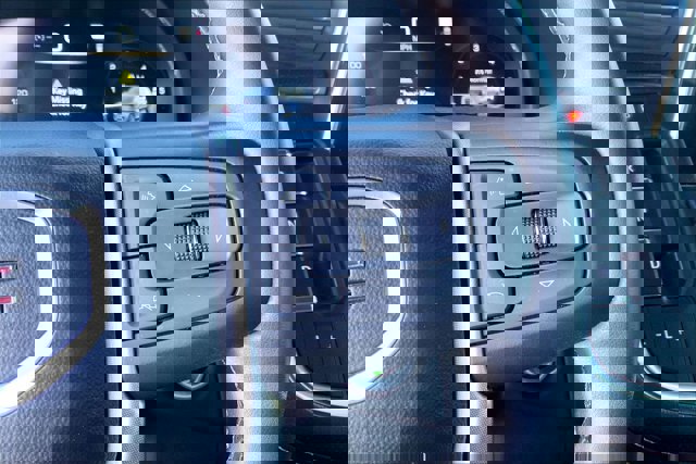 Used 2023 GMC Yukon XL SLT image 19