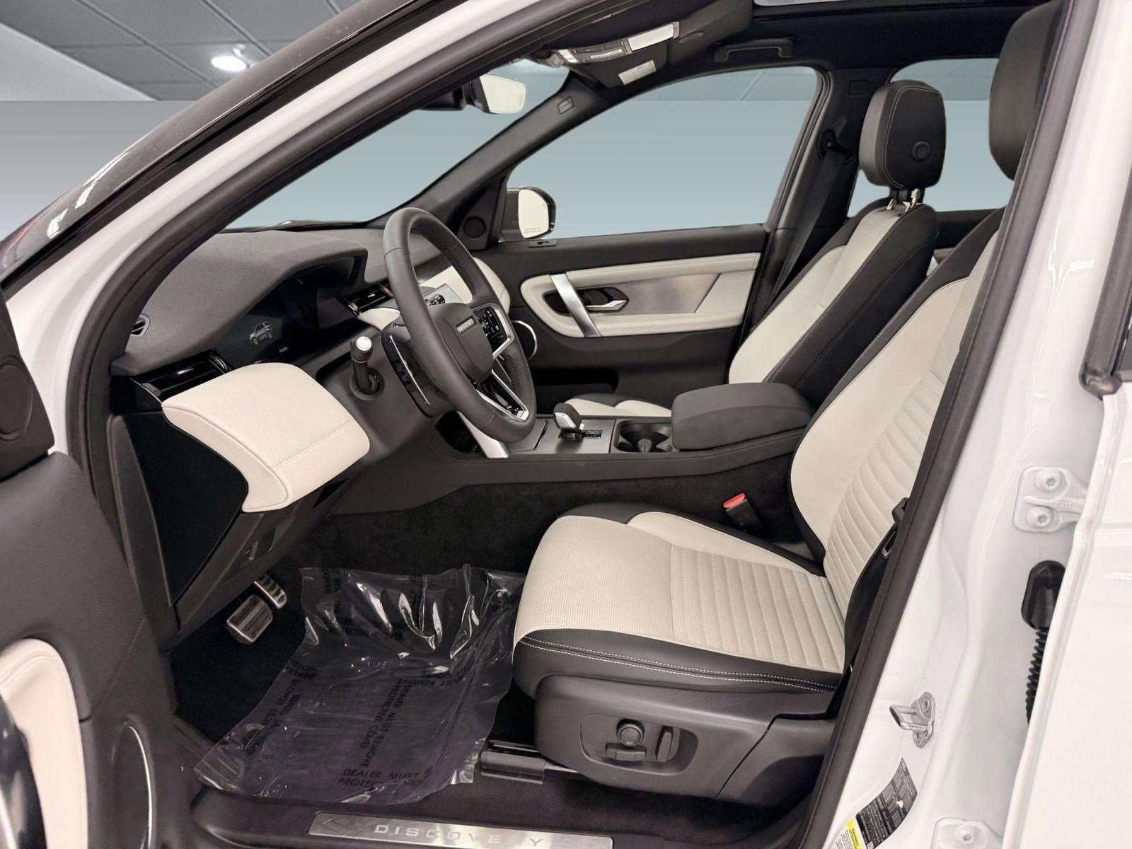 Used 2025 Land Rover Discovery Sport Dynamic SE image 5