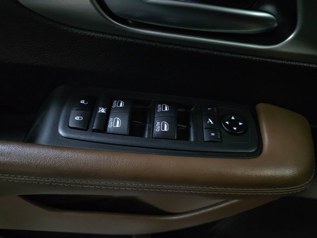 Used 2021 Chrysler Pacifica Limited w/ Uconnect Theater Family Group FWD image 37