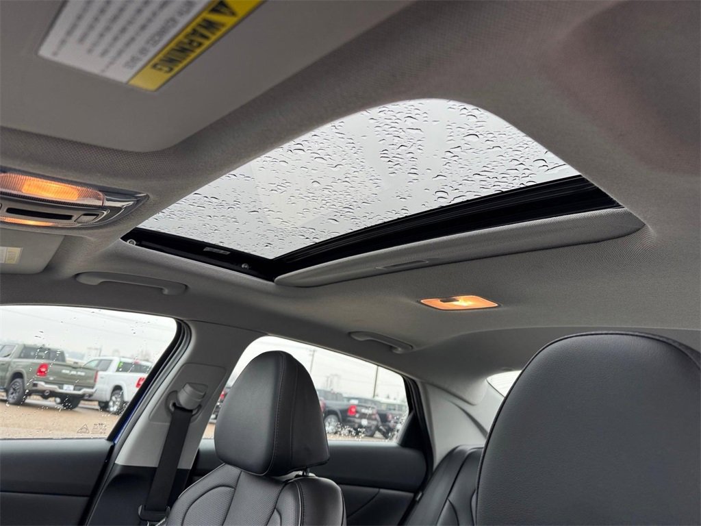 Used 2025 Hyundai Elantra Limited image 6