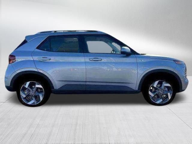 New 2025 Hyundai Venue SEL image 18