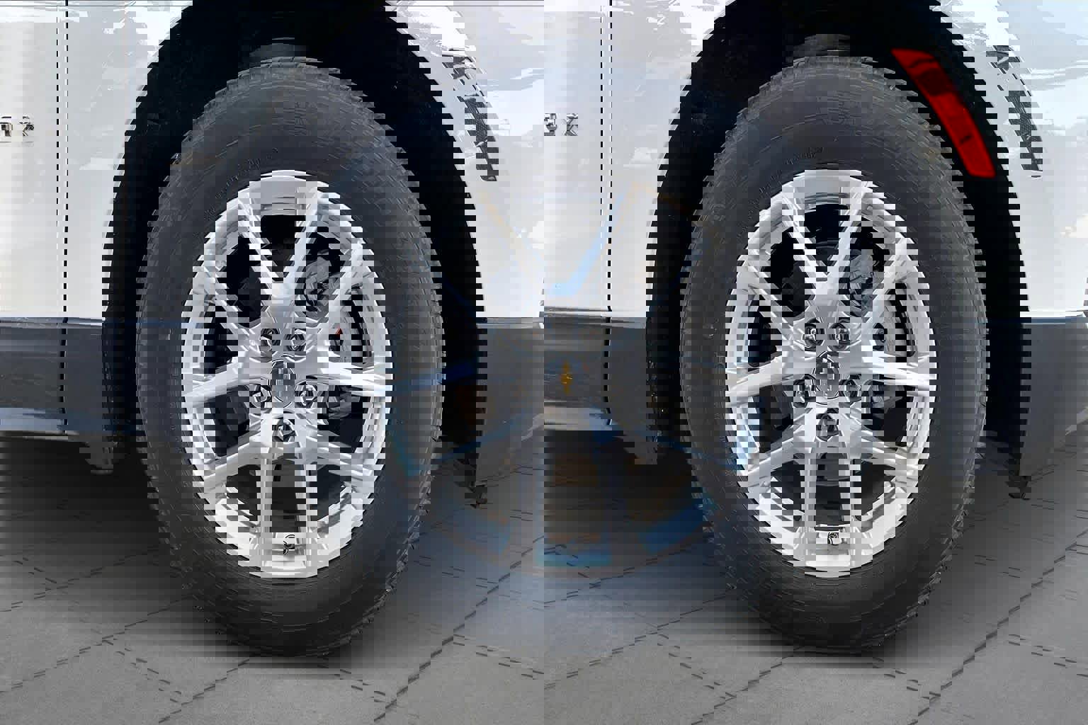 Used 2024 Chevrolet Equinox LT FWD image 11