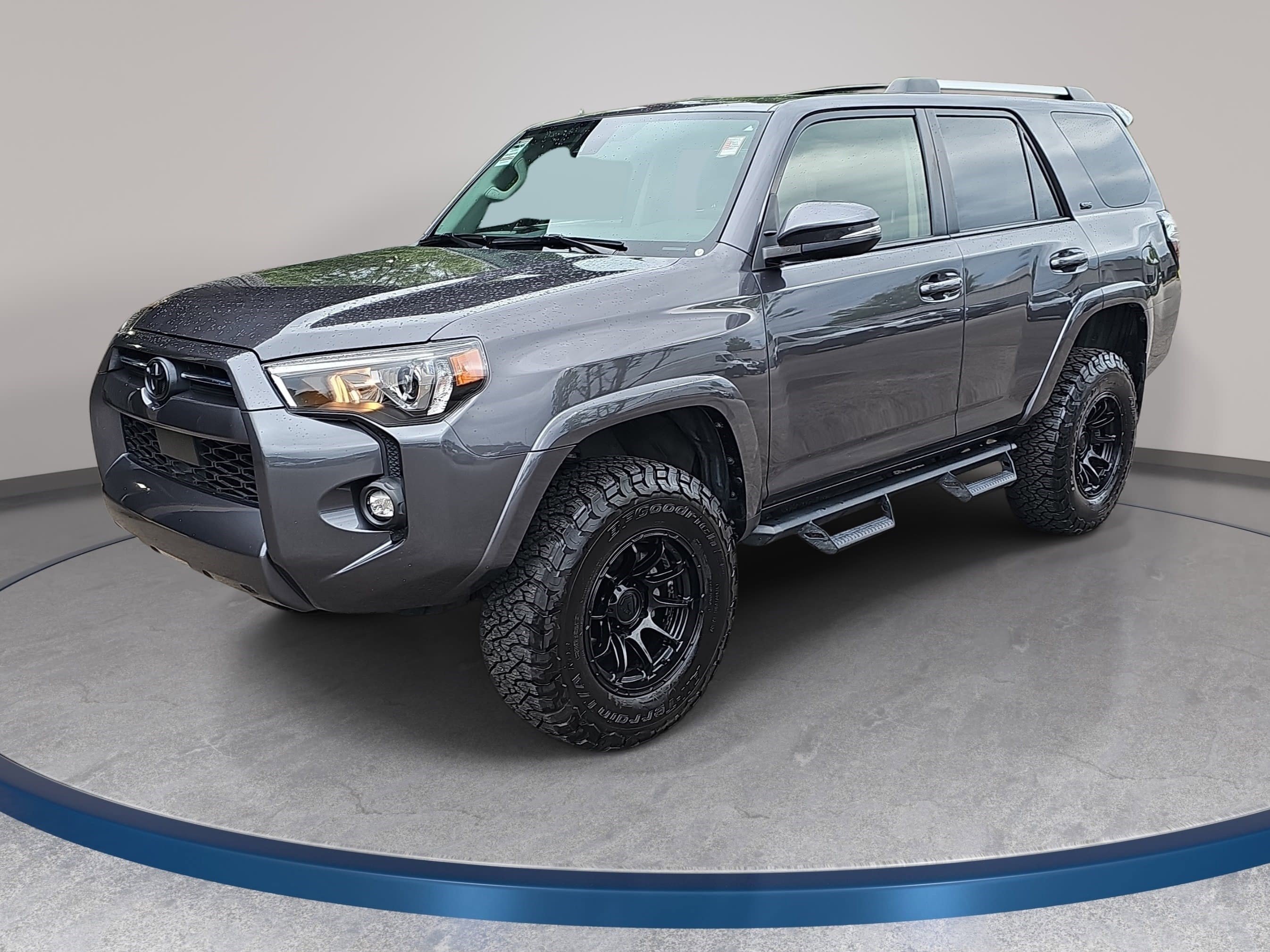 Used 2022 Toyota 4Runner SR5 Premium w/ Moonroof Package AWD/4WD image 1