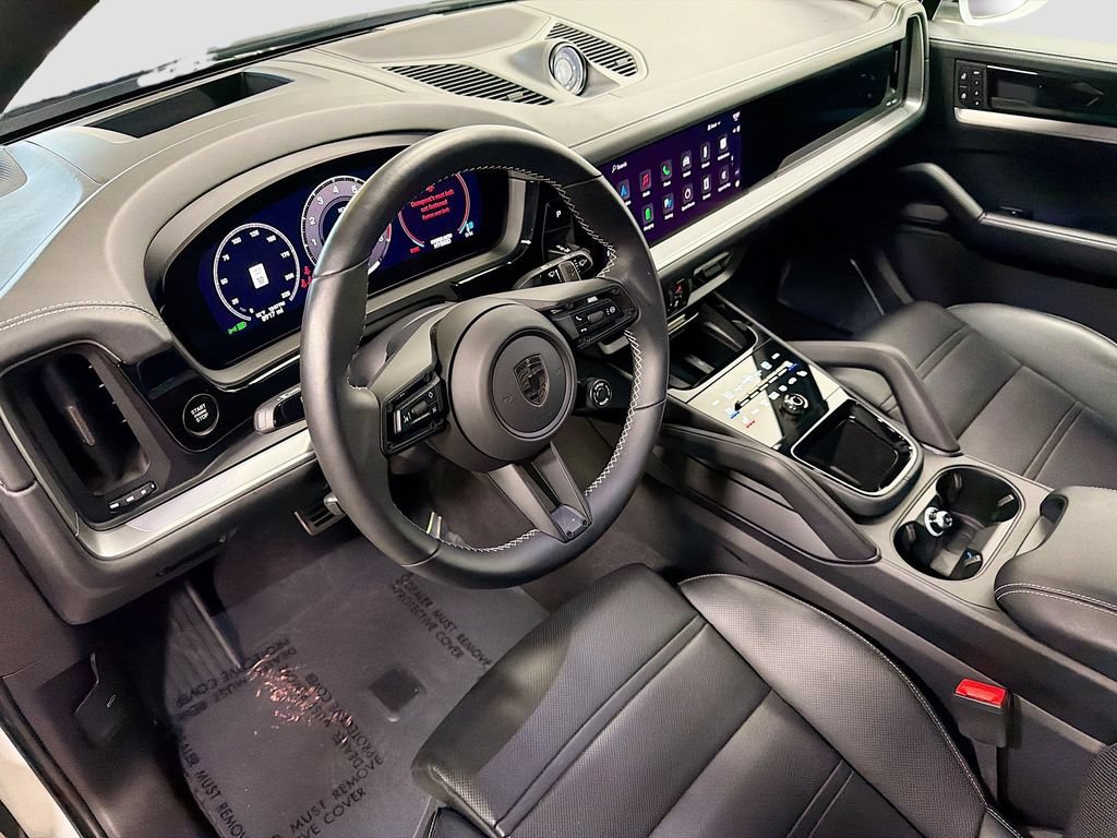 Used 2025 Porsche Cayenne Turbo AWD/4WD image 19