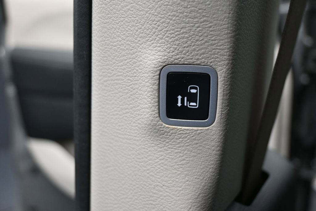 Used 2023 Chrysler Pacifica Touring-L FWD image 26