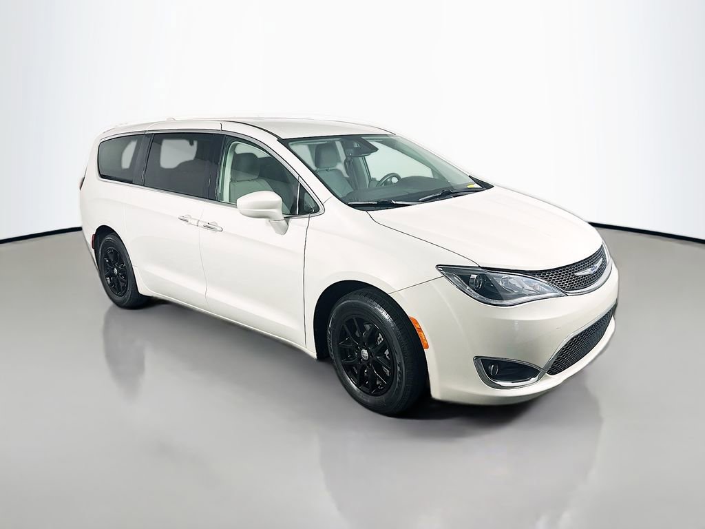 Used 2020 Chrysler Pacifica Touring image 1