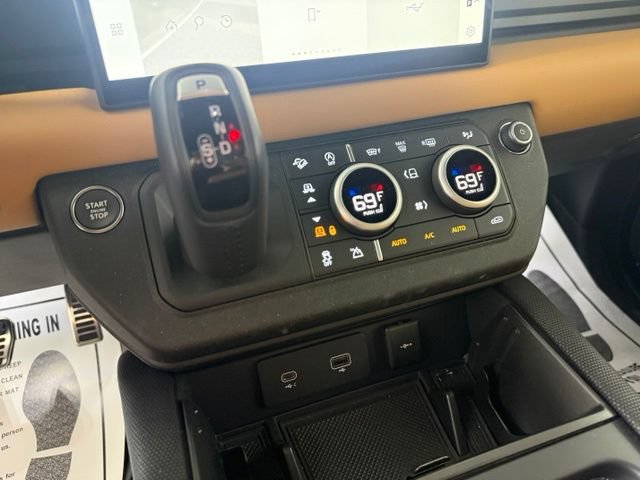 Used 2024 Land Rover Defender 90 V8 AWD/4WD image 37