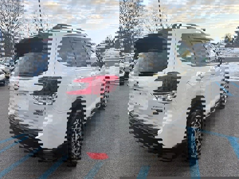 Used 2024 Subaru Forester Premium image 4